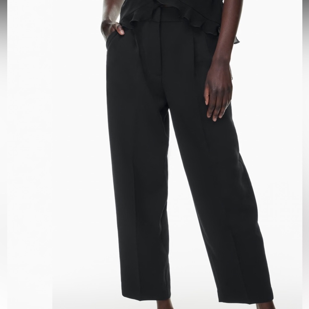 Aritzia Wilfred Black Dress Pants. Carrot pants. (Size 8- Tall)